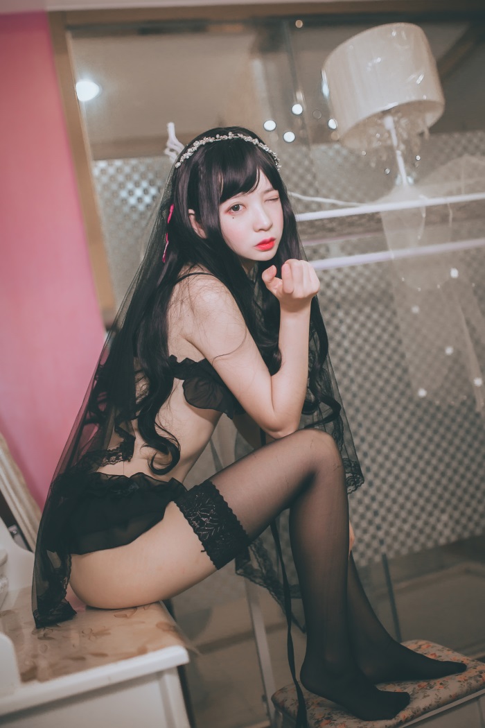 网红Coser@疯猫ss -黑色小野猫 [29P/166MB] 网红写真-第1张