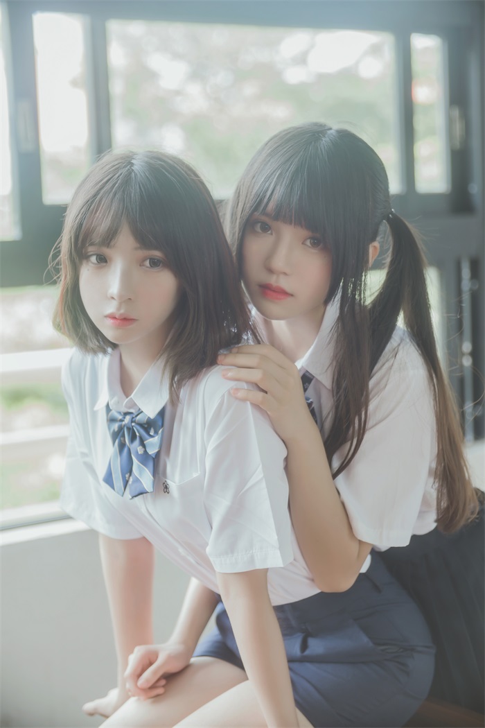 萝莉风COS 桜桃喵&疯猫ss - JK百合1 [43P/325MB] 网红写真-第2张