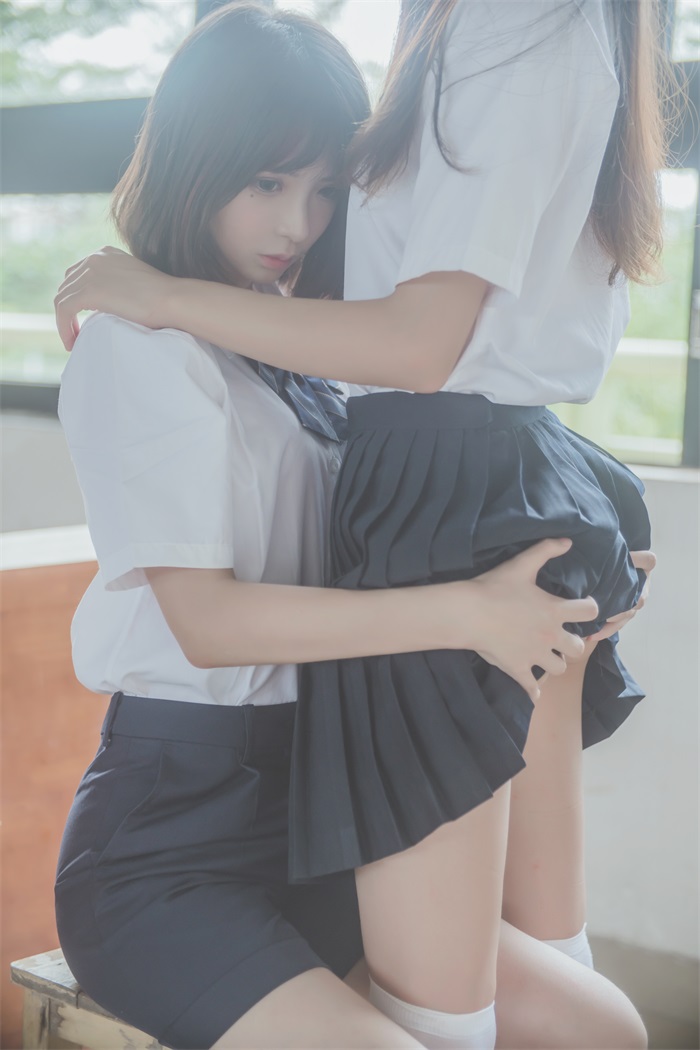 萝莉风COS 桜桃喵&疯猫ss - JK百合1 [43P/325MB] 网红写真-第3张