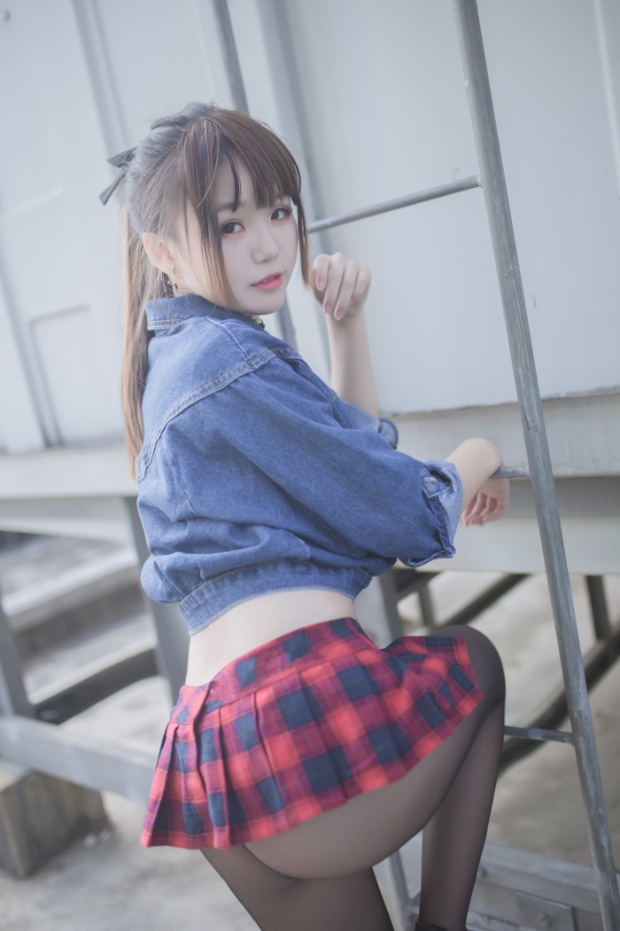 网红Coser@Yoko宅夏Cos - 红色格子 [32P/188MB] 网红写真-第2张