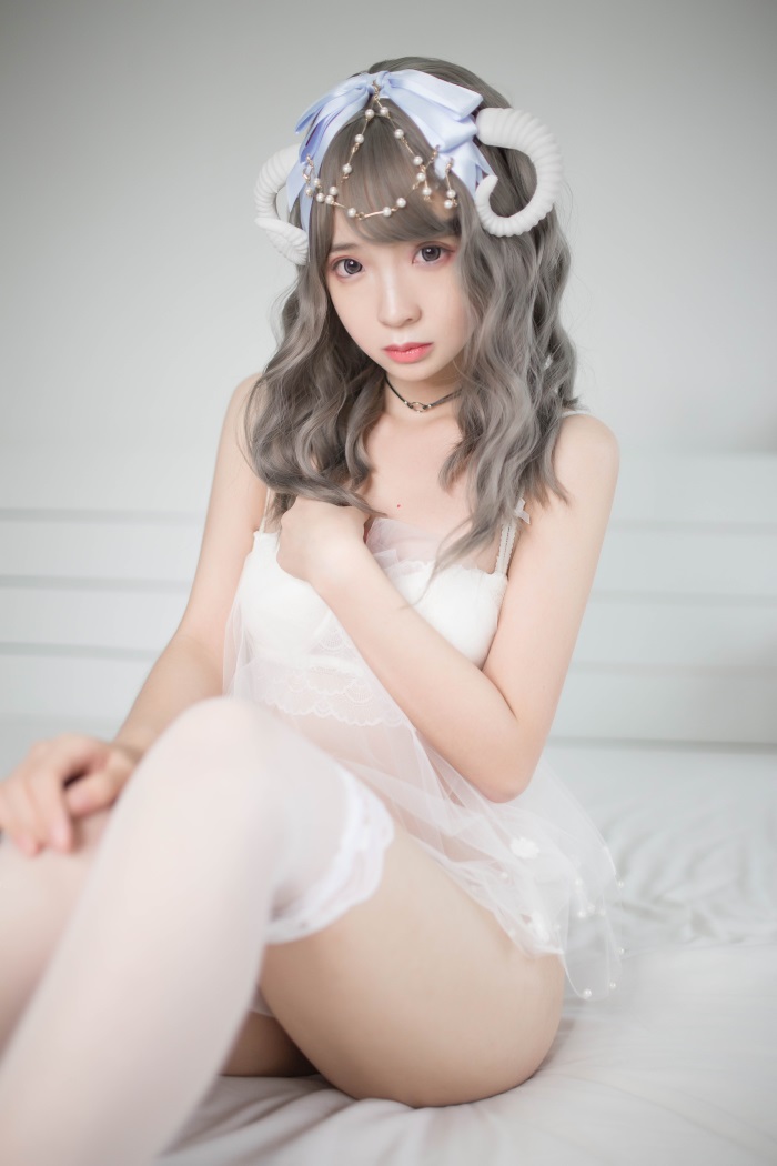 网红Coser@疯猫ss -白内衣 [18P/52.2MB] 网红写真-第3张