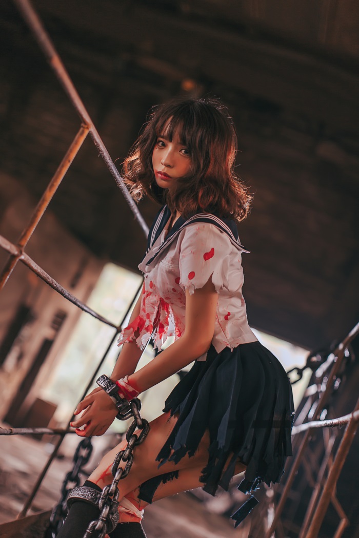 网红Coser@疯猫ss - 血腥JK [28P/267MB] 网红写真-第1张