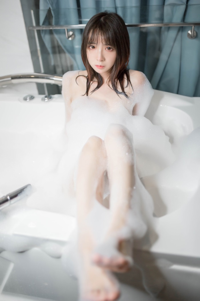 网红Coser@疯猫ss - 泡泡浴写真 [34P/116MB] 网红写真-第3张