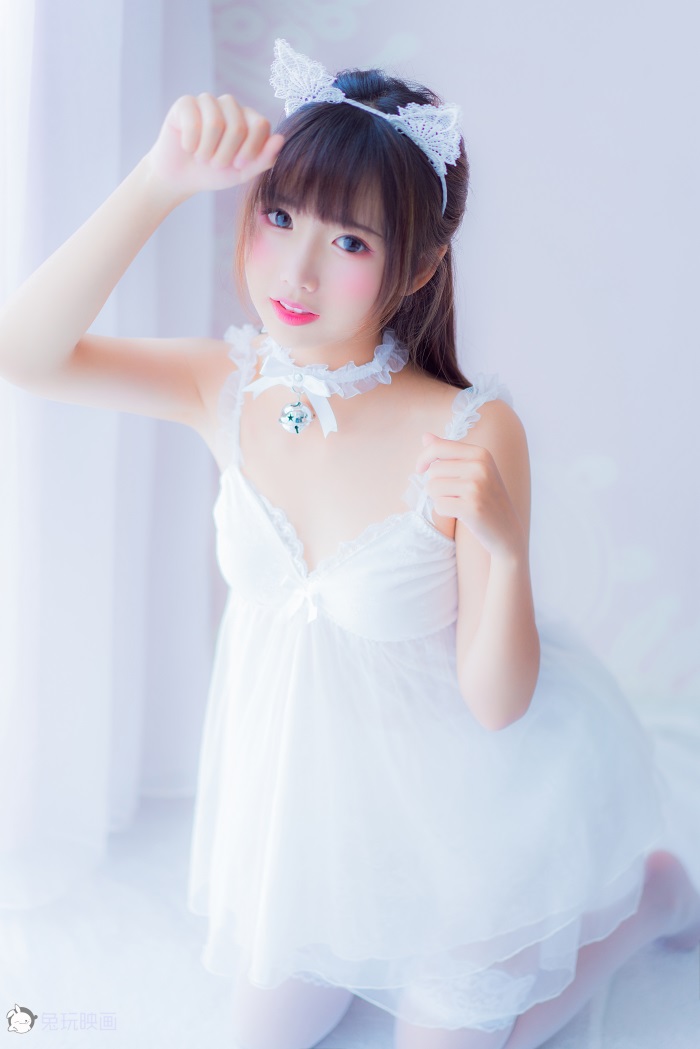 网红Coser@面饼仙儿 - 吊带睡衣 [50P/1.46GB] 网红写真-第1张