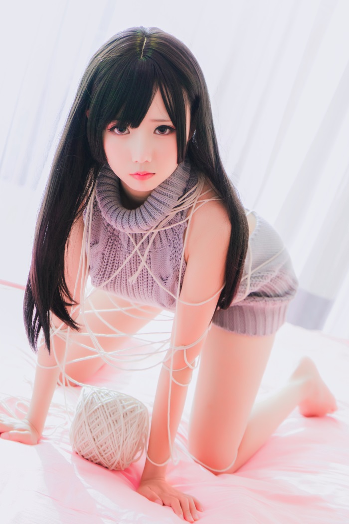 网红Coser@面饼仙儿 - 露背毛衣 [41P/903MB] 网红写真-第1张