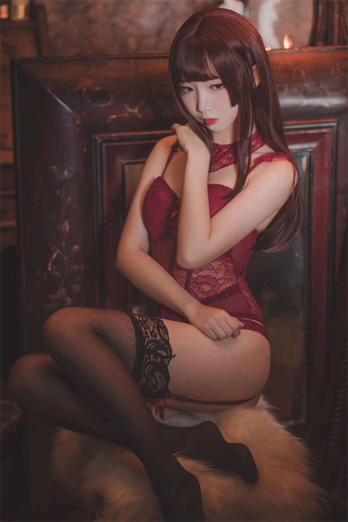 网红Coser@面饼仙儿 - 脑内少女 红色束衣 [22P/211MB] 网红写真-第1张