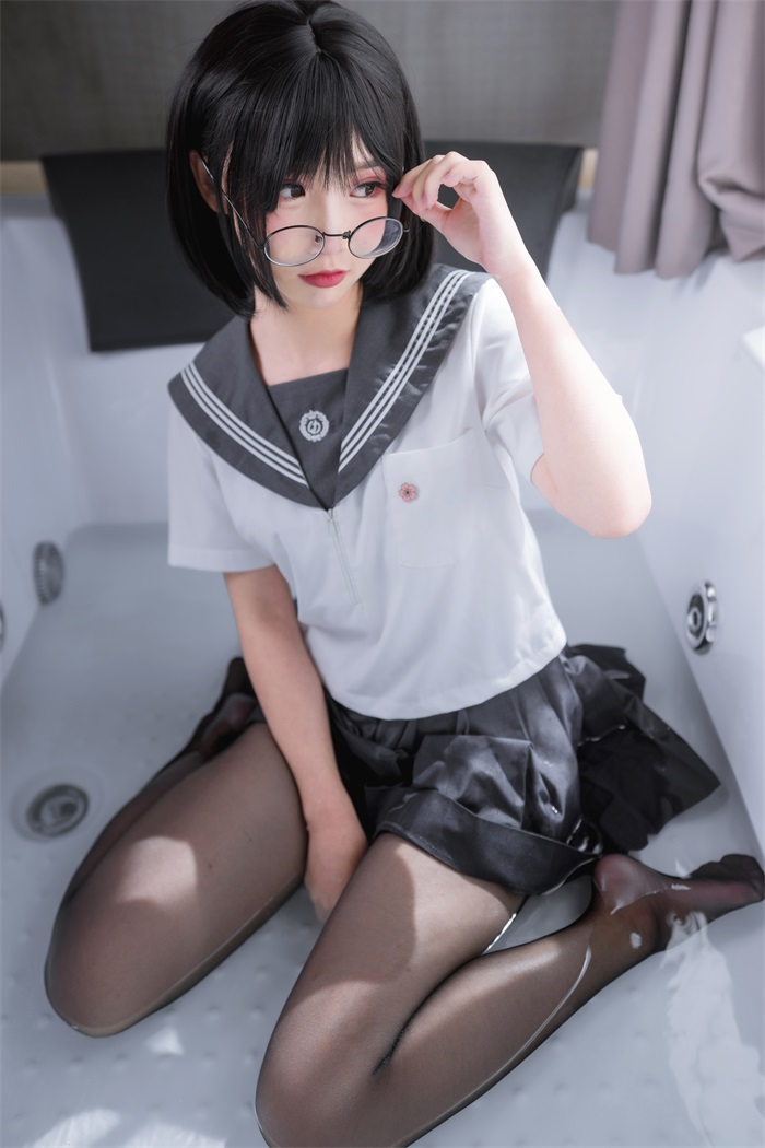 网红Coser@面饼仙儿 - 脑内少女 黑丝JK [25P/241MB] 网红写真-第1张