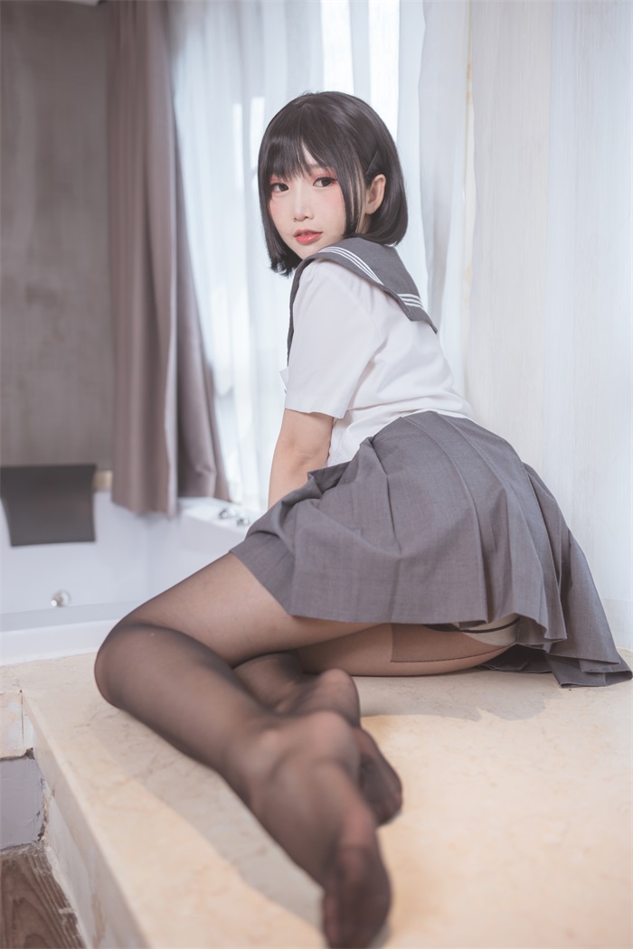 网红Coser@面饼仙儿 - 脑内少女 黑丝JK [25P/241MB] 网红写真-第3张