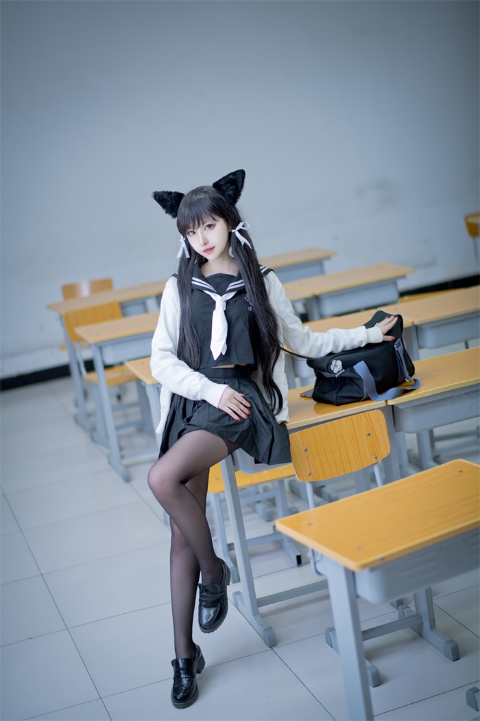 人气动漫Coser@Shika小鹿鹿 爱宕制服 [50P/309MB] 网红写真-第3张