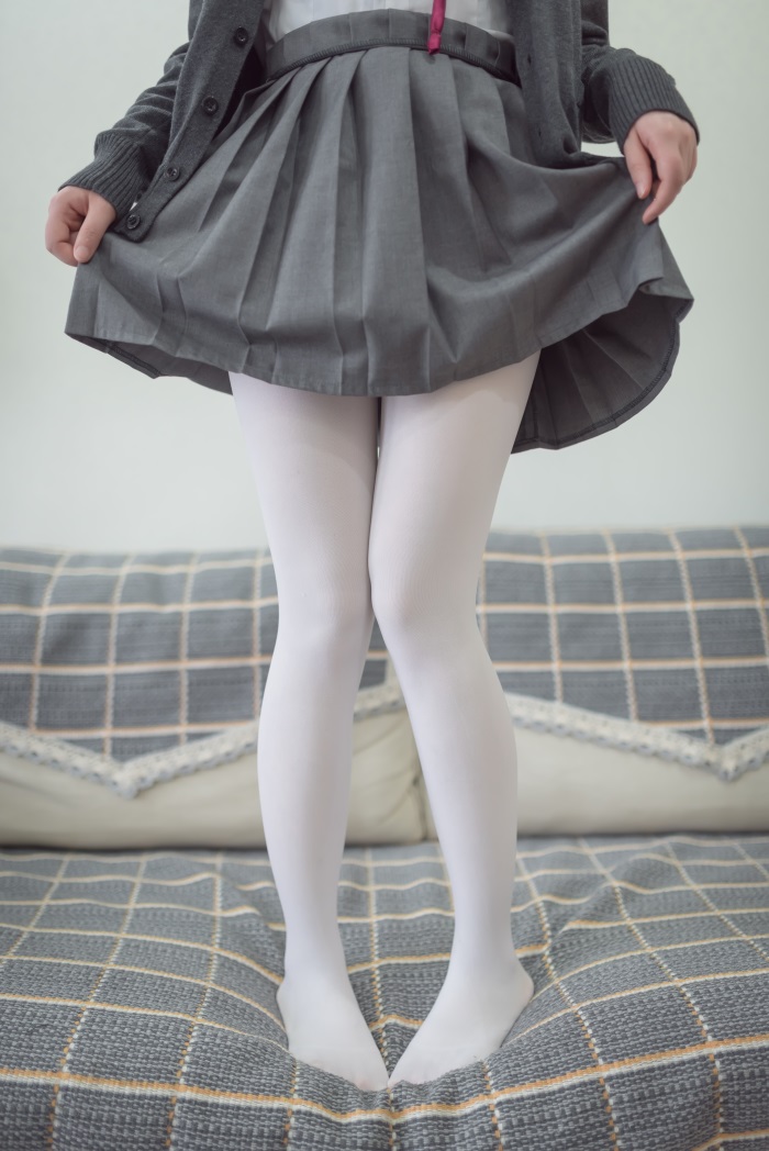 网红Coser@雪琪 - JK白丝 [46P/208MB] 网红写真-第2张