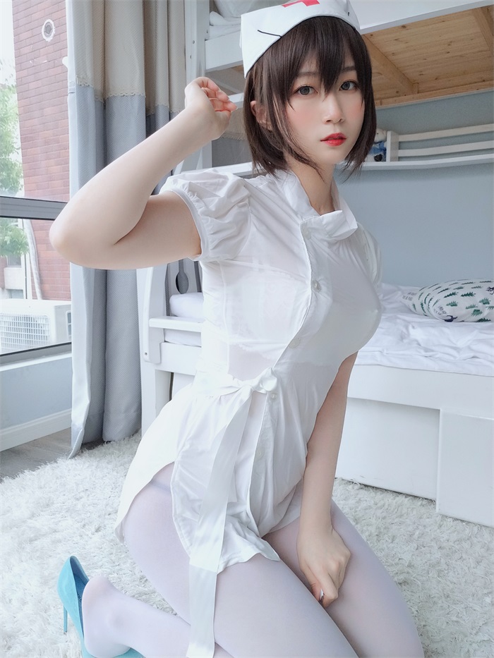 人气动漫Coser@白银81_ 白丝小护士 [51P/4V/453MB] 网红写真-第1张