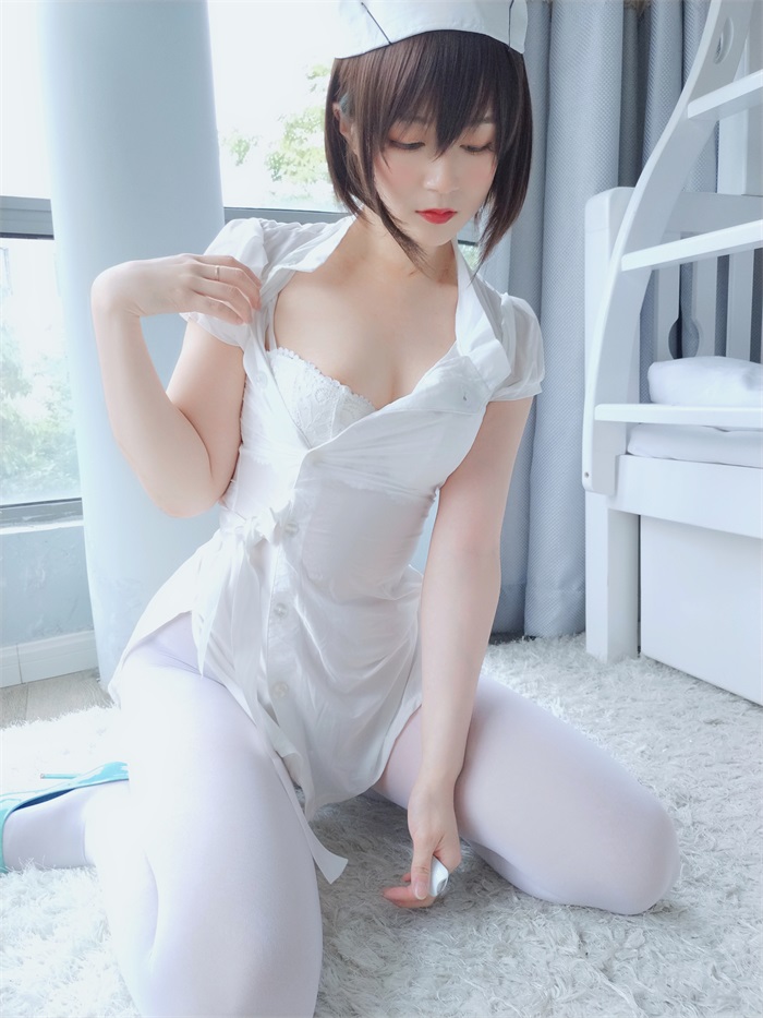 人气动漫Coser@白银81_ 白丝小护士 [51P/4V/453MB] 网红写真-第2张