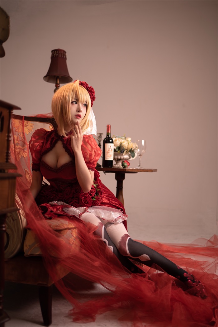 人气动漫Coser@Shika小鹿鹿 尼禄礼服 [15P/30.3MB] 网红写真-第2张