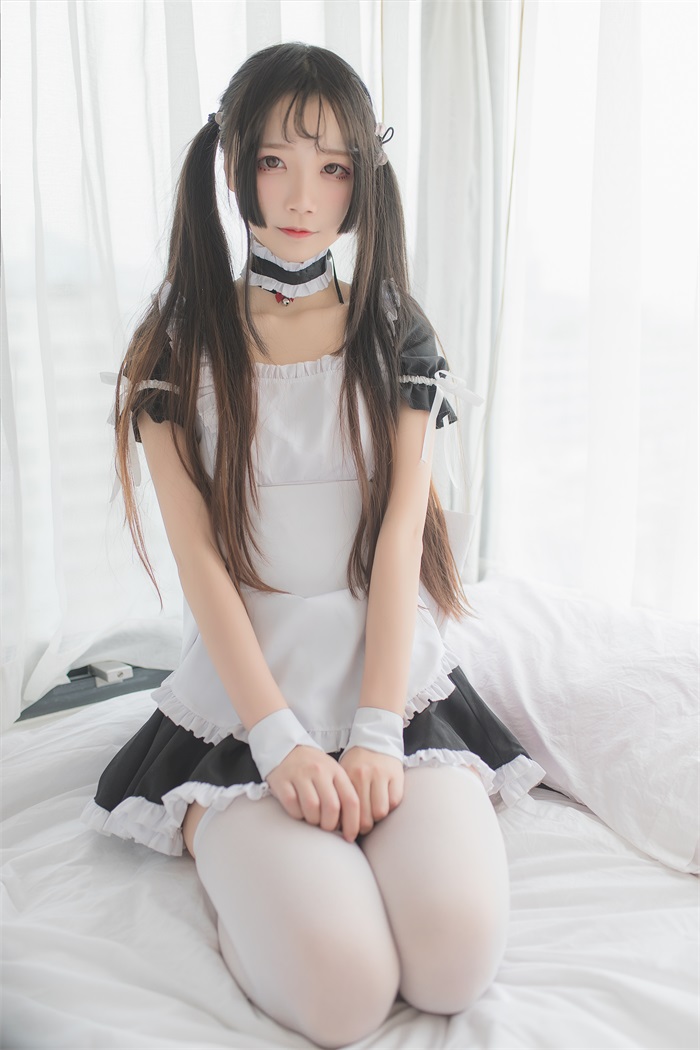 微博红人Coser@五更百鬼 女仆 [31P/50.8MB] 网红写真-第1张