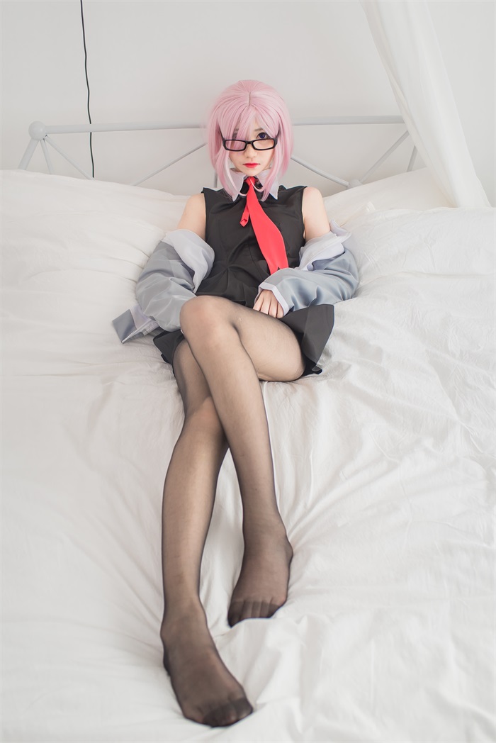 微博红人动漫Coser@南桃Momoko 玛修制服 [29P/34.3MB] 网红写真-第2张