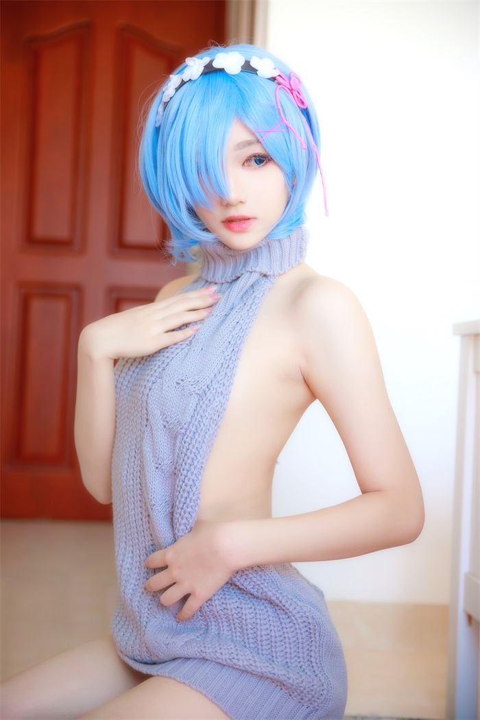 微博红人动漫Coser@南桃Momoko 蕾姆露背毛衣 [12P/94.2MB] 网红写真-第2张