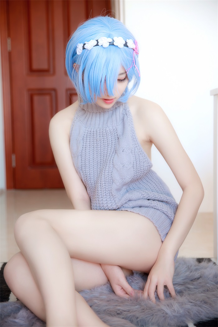 微博红人动漫Coser@南桃Momoko 蕾姆露背毛衣 [12P/94.2MB] 网红写真-第3张