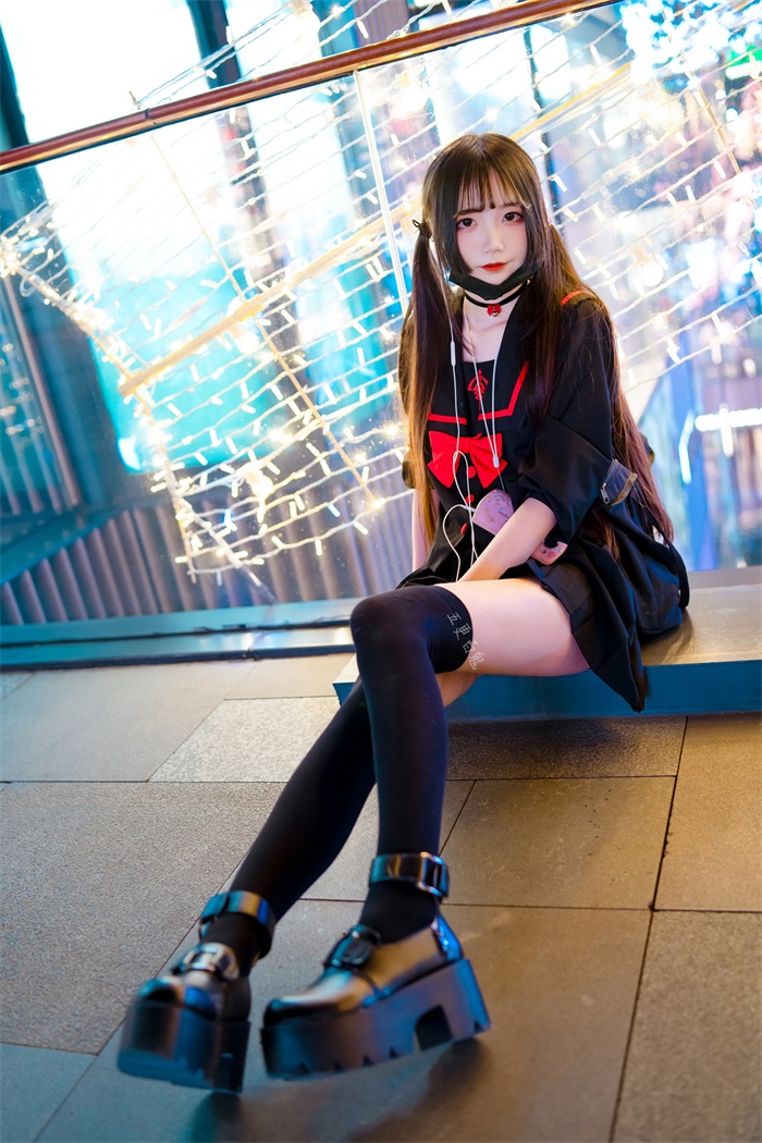 微博红人Coser@五更百鬼 制服 [15P/30MB] 网红写真-第1张