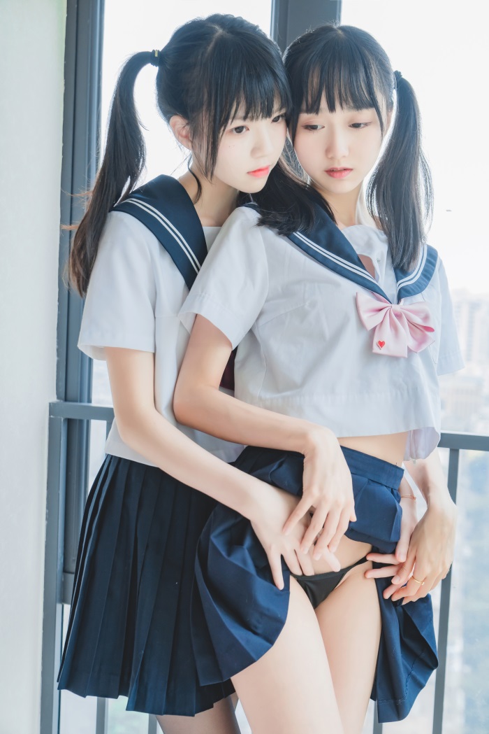 人气Coser@桜桃喵&木绵绵 - 她(制服×制服) [37P/718MB] 网红写真-第2张