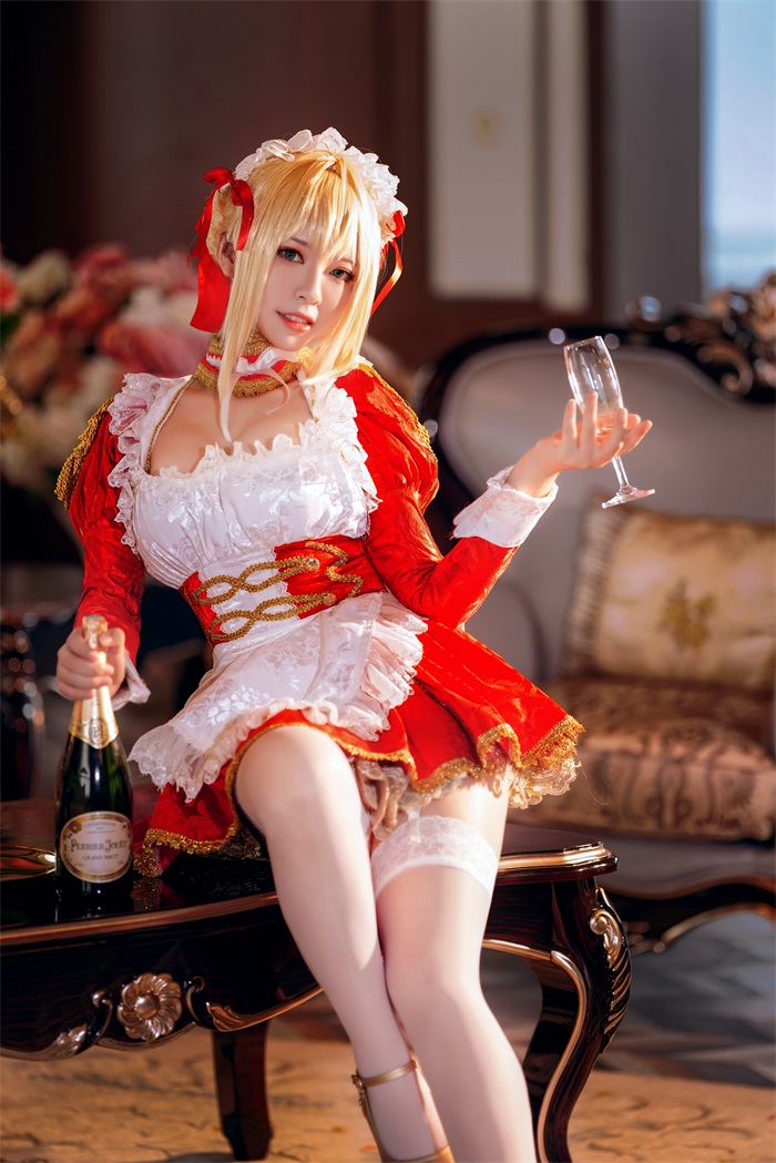 微博人气Coser@半半子 - 尼禄女仆 [42P/1V/505MB] 网红写真-第3张