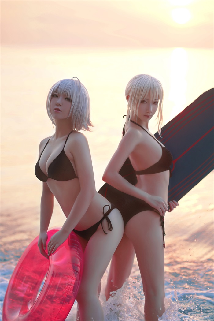 微博人气Coser@半半子&索索 海边泳装 [40P/45MB] 网红写真-第1张