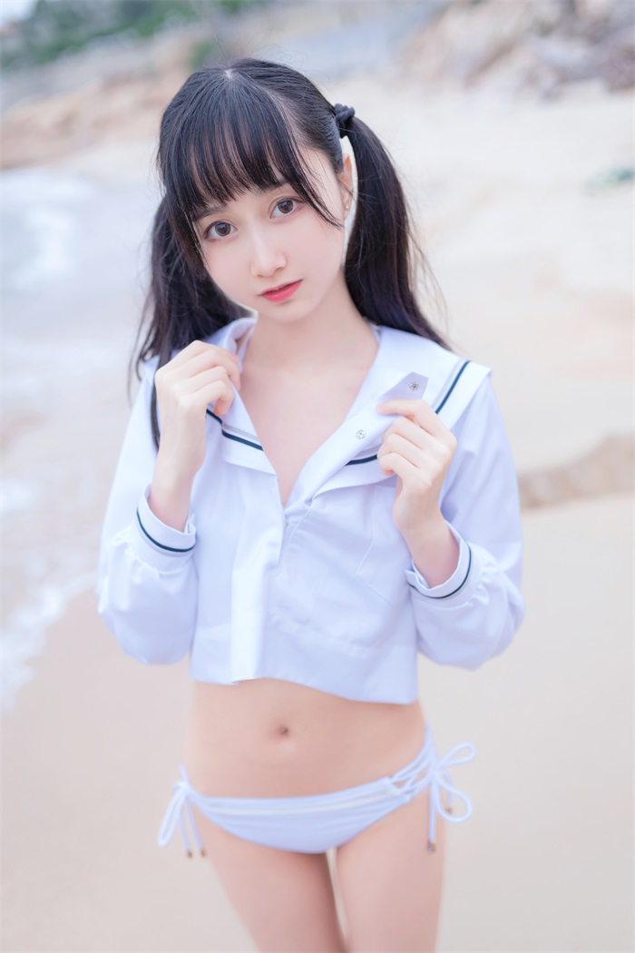 网红Coser@木绵绵OwO - 海边白色比基尼电子版 [30P/133MB] 网红写真-第1张