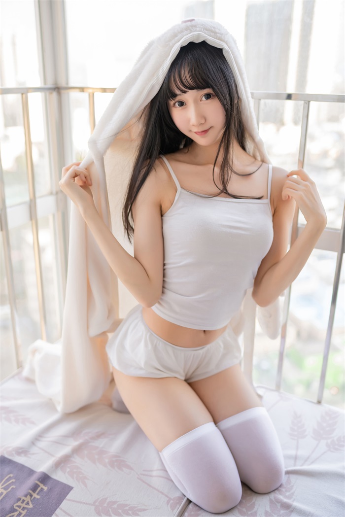 网红Coser@木绵绵OwO - 浴巾兔子 [42P/28.4MB] 网红写真-第1张