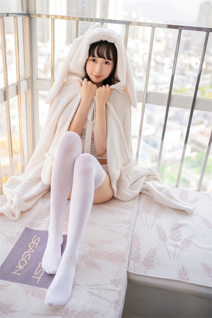 网红Coser@木绵绵OwO - 浴巾兔子 [42P/28.4MB] 网红写真-第2张