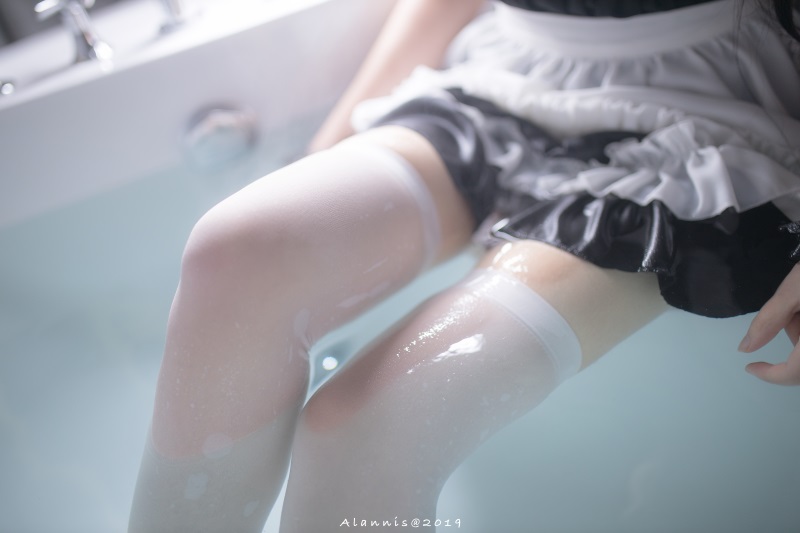 微博红人Coser@雪琪SAMA – 女仆水下版 [22P/1V/498MB] 网红写真-第2张