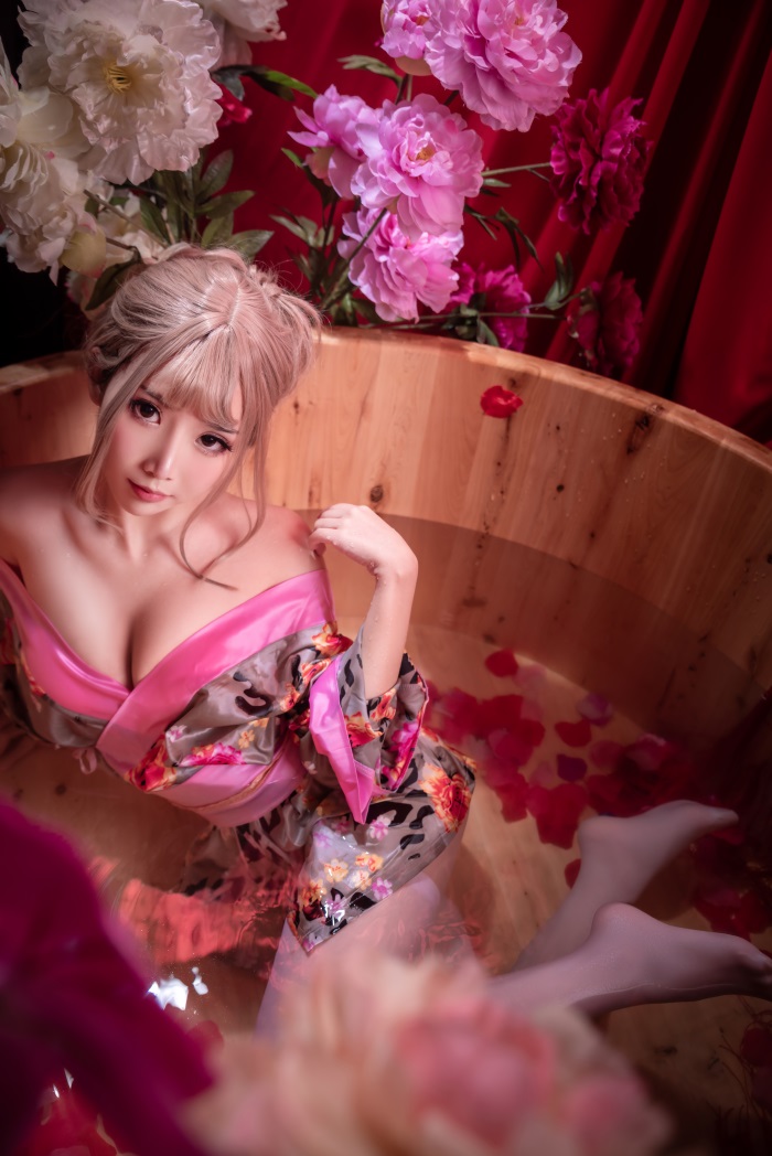 人气动漫Coser@面饼仙儿 – 浴缸 [18P/265MB] 网红写真-第3张