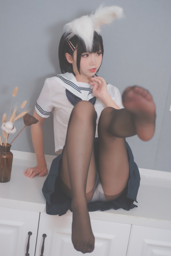 人气动漫Coser@面饼仙儿 面饼兔耳jk [17P/170MB] 网红写真-第1张