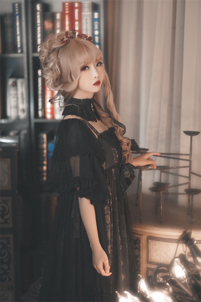 人气动漫Coser@面饼仙儿 十六夜颂歌 [12P/126MB] 网红写真-第1张