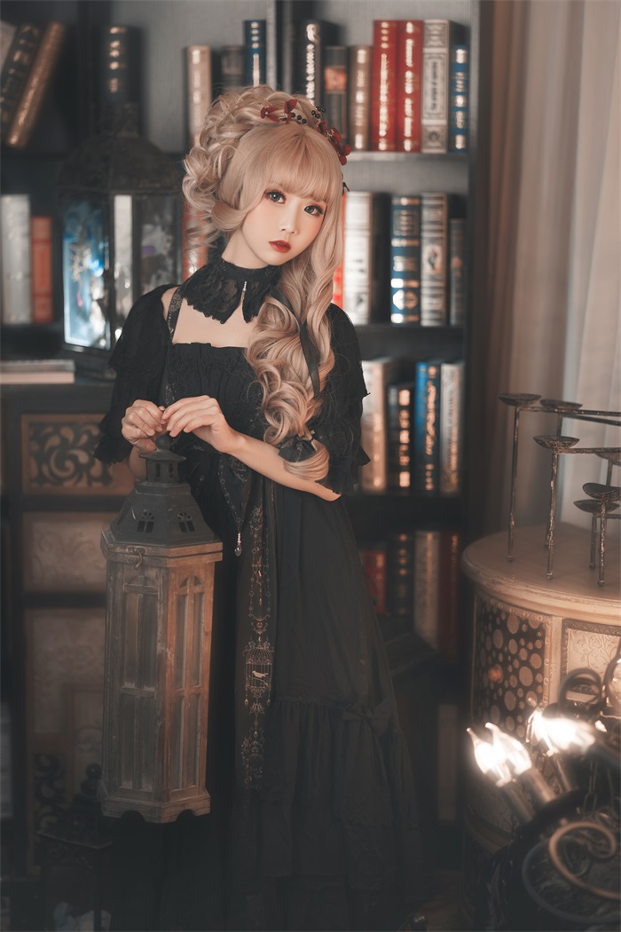 人气动漫Coser@面饼仙儿 十六夜颂歌 [12P/126MB] 网红写真-第2张