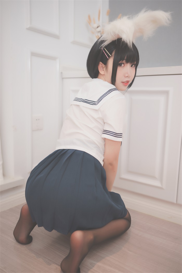 人气动漫Coser@面饼仙儿 面饼兔耳jk [17P/170MB] 网红写真-第4张