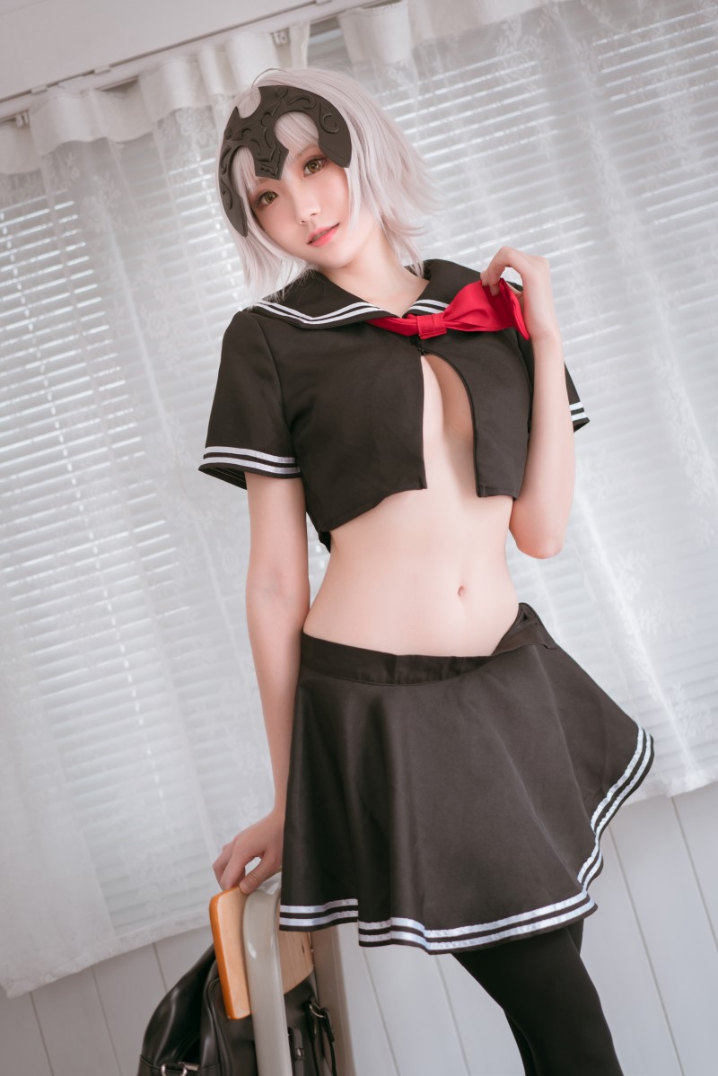 动漫Coser@瓜希酱 黑贞德 校服 [13P/59MB] 网红写真-第2张