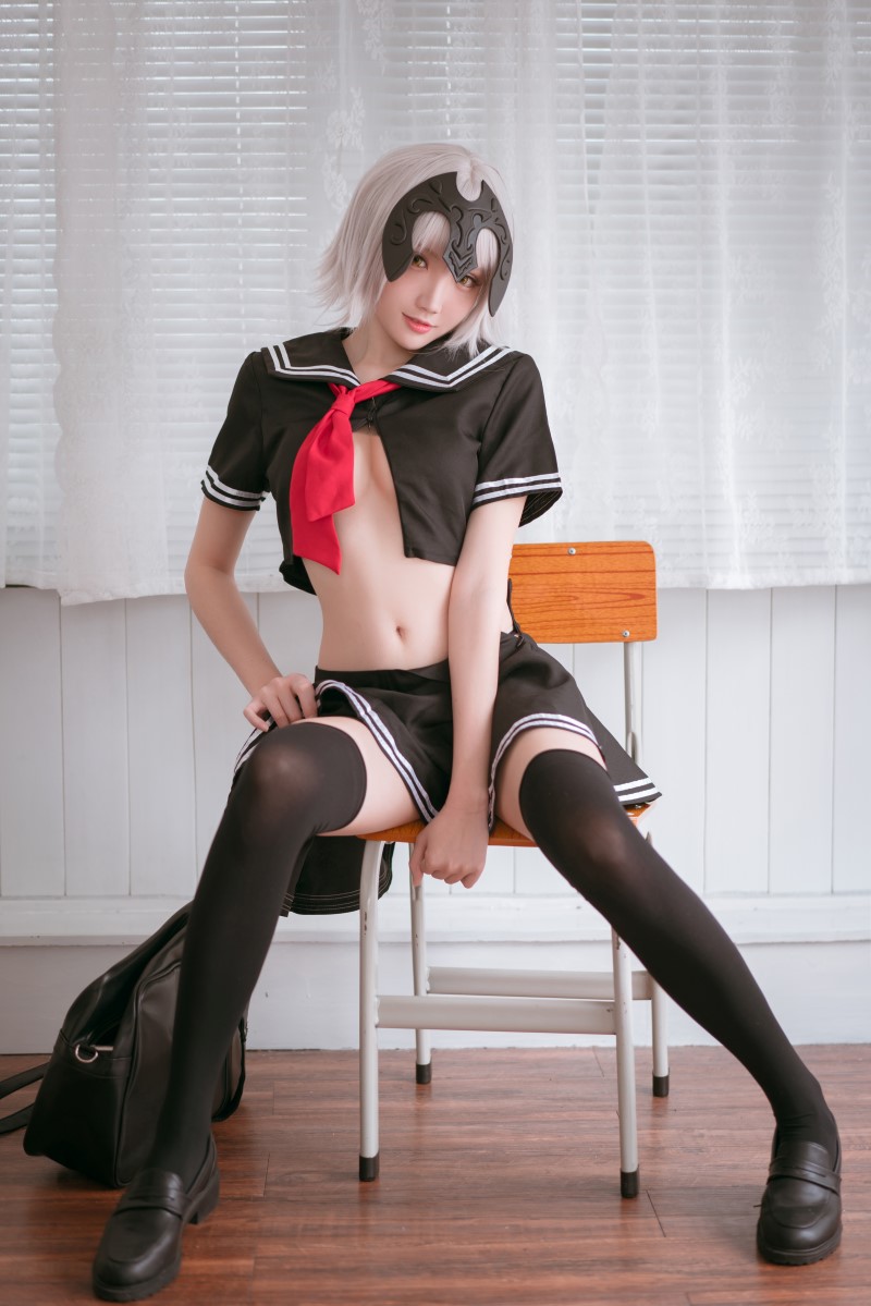 动漫Coser@瓜希酱 黑贞德 校服 [13P/59MB] 网红写真-第3张