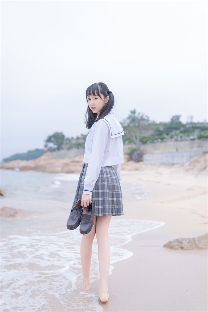 网红Coser@木绵绵OwO – 海边JK [40P/37MB] 网红写真-第2张