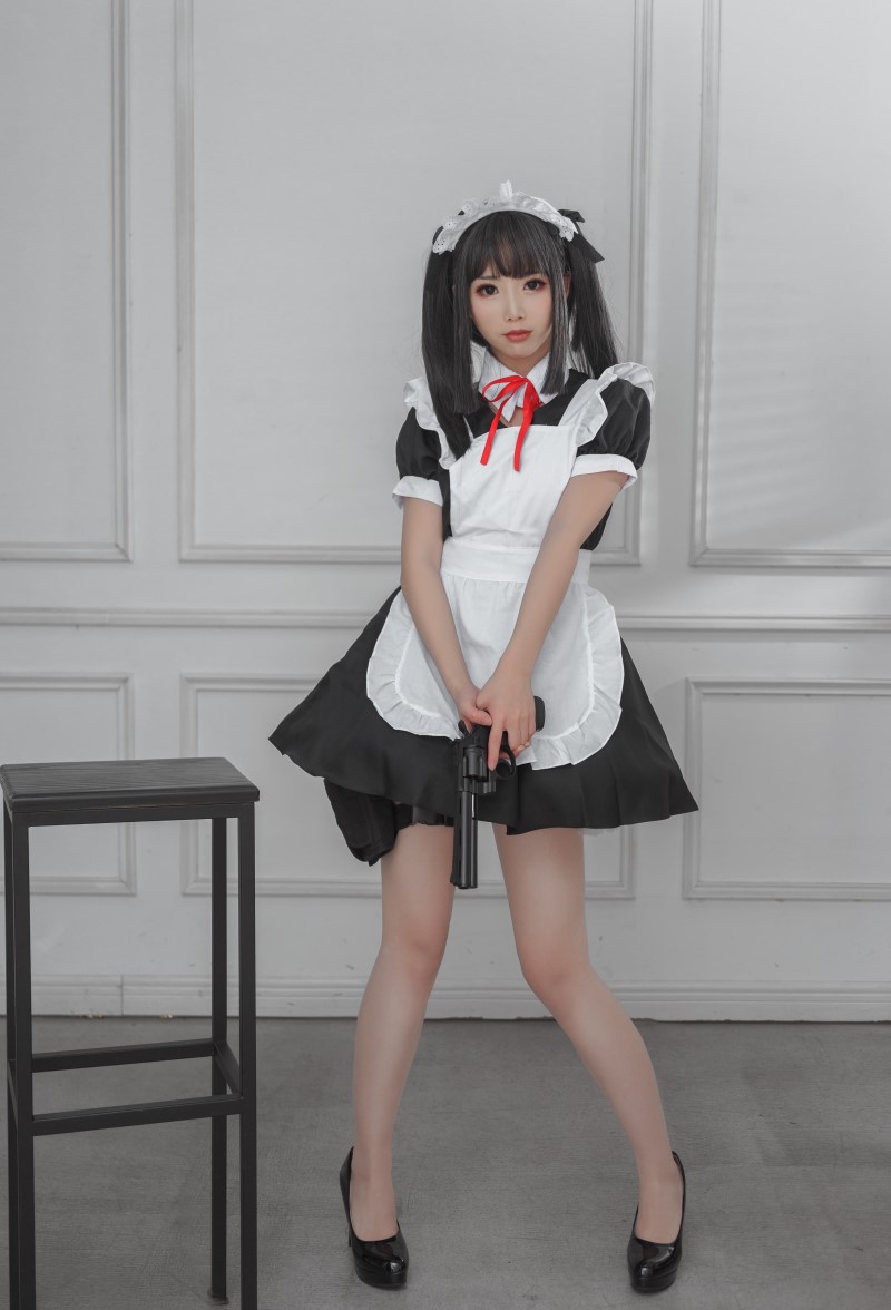 人气动漫Coser@面饼仙儿 左轮女仆 [15P/124MB] 网红写真-第2张