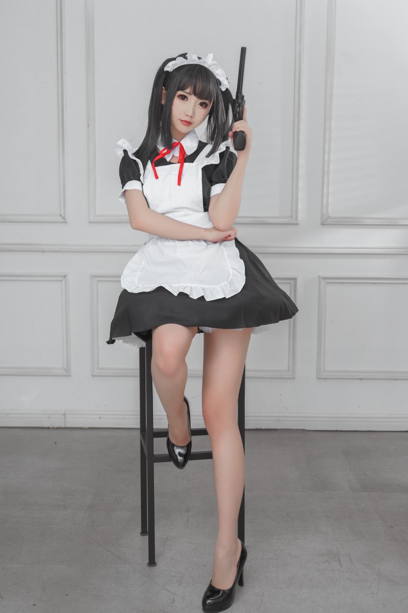 人气动漫Coser@面饼仙儿 左轮女仆 [15P/124MB] 网红写真-第3张