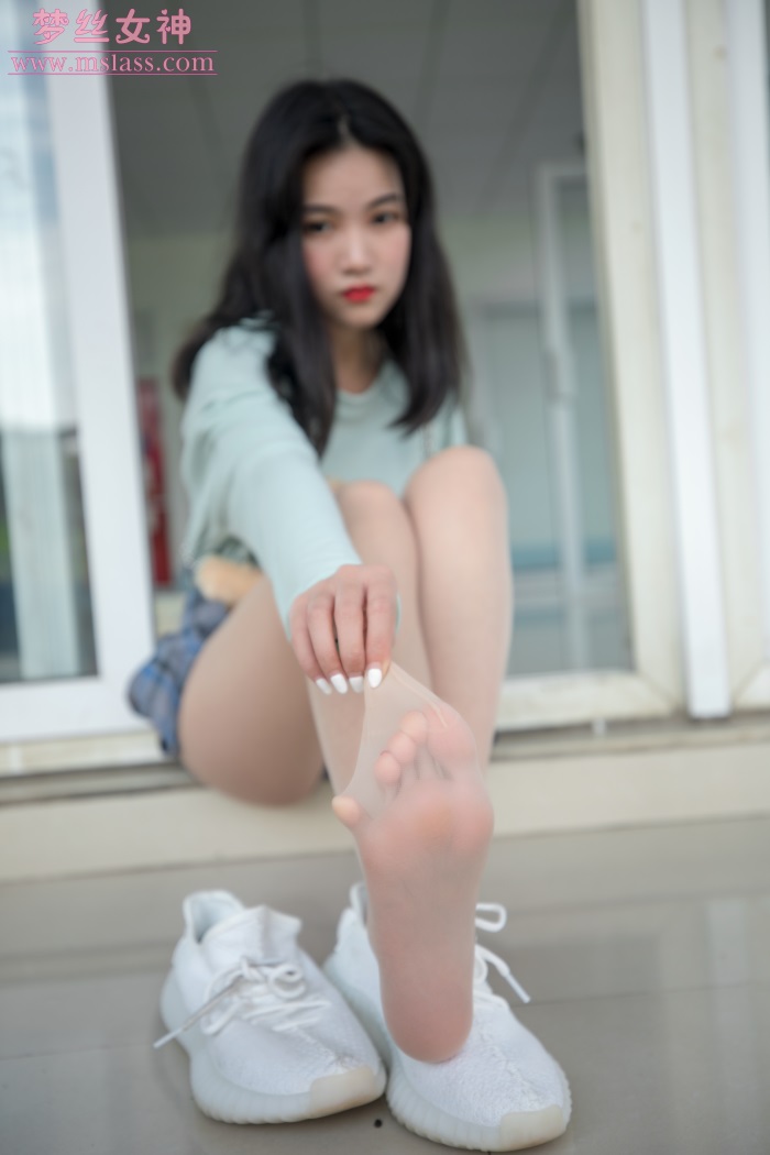 [MSLASS梦丝女神] 2019-06-12 酥酥 恬静的小白鞋丝袜 [70P/342MB] 其它写真-第2张