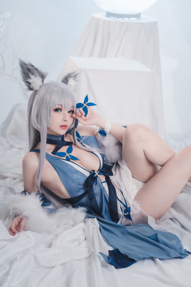 网红Coser@rioko凉凉子 信浓礼服 [32P/215MB] 网红写真-第2张