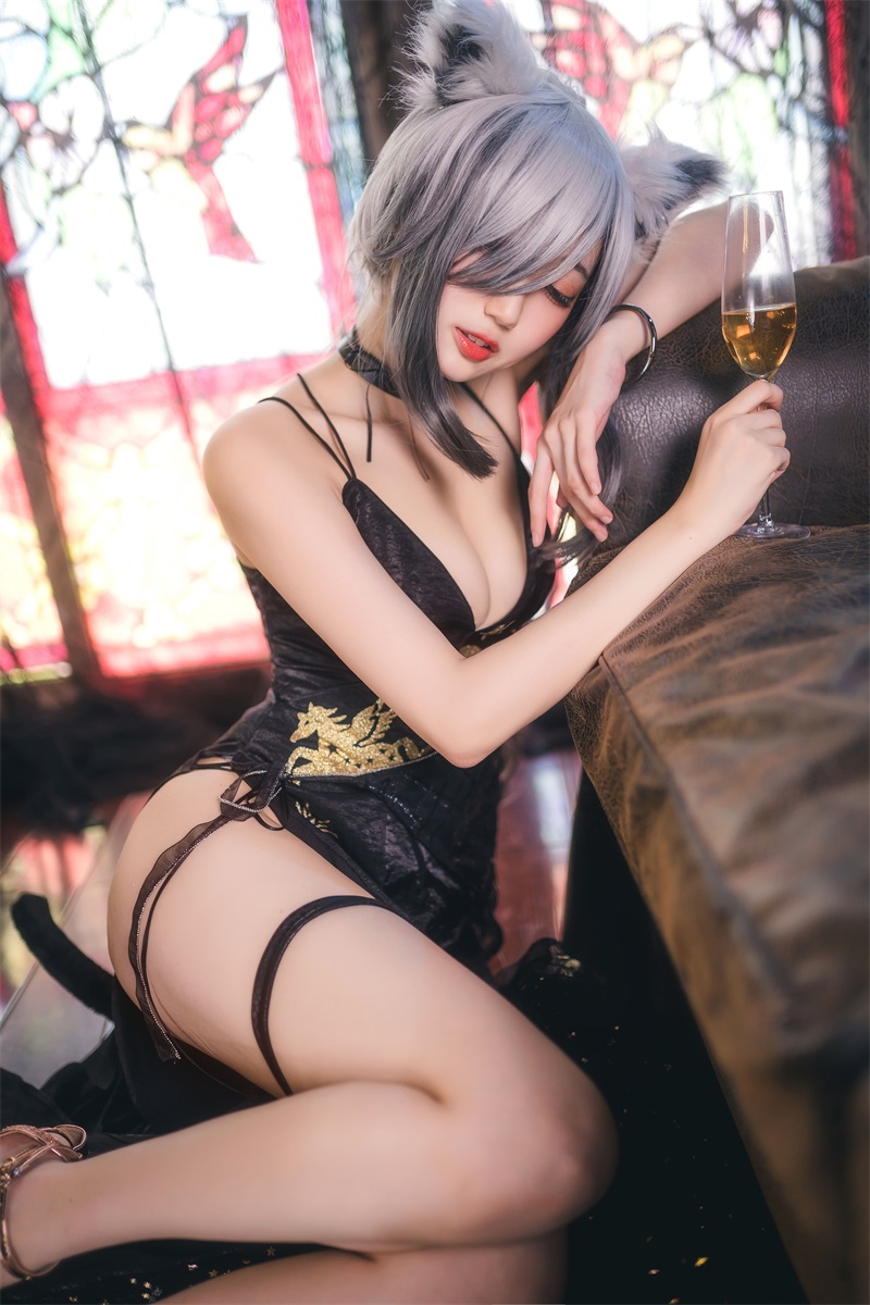 网红Coser 周叽是可爱兔兔 – 礼服 [24P/337MB] 网红写真-第4张