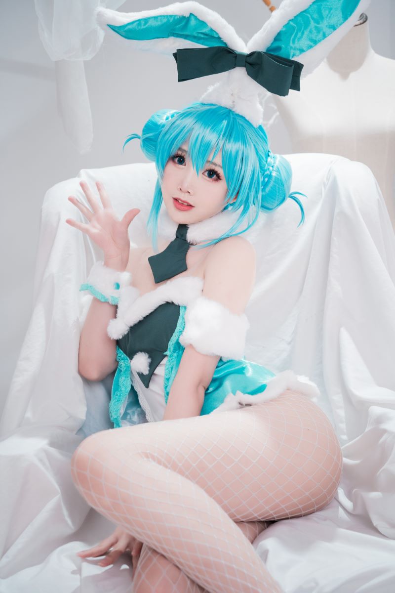 网红Coser@面饼仙儿 初音兔女郎 [17P/139MB] 网红写真-第2张