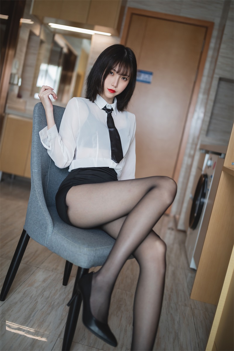 网红Coser@许岚LAN ol制服 [41P/587MB] 网红写真-第1张