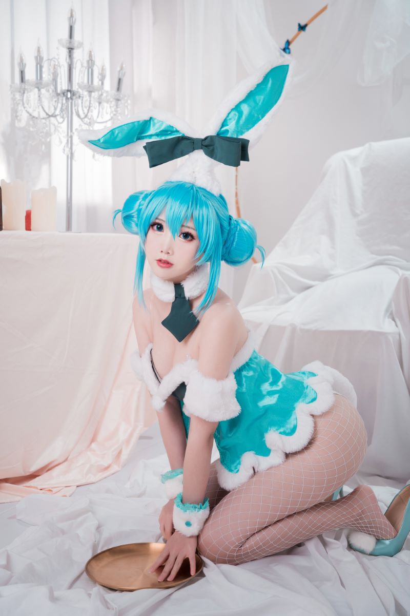 网红Coser@面饼仙儿 初音兔女郎 [17P/139MB] 网红写真-第1张