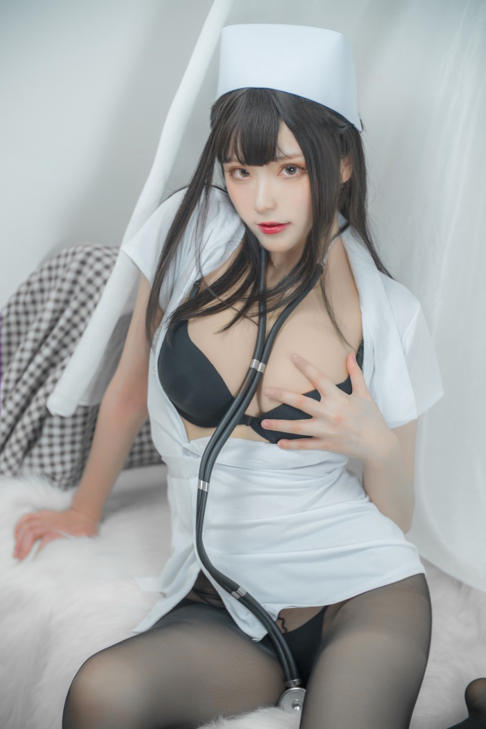 网红Coser@起司块wii-白护士 [72P/4V/767MB] 网红写真-第3张