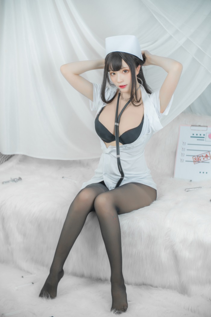 网红Coser@起司块wii-白护士 [72P/4V/767MB] 网红写真-第2张