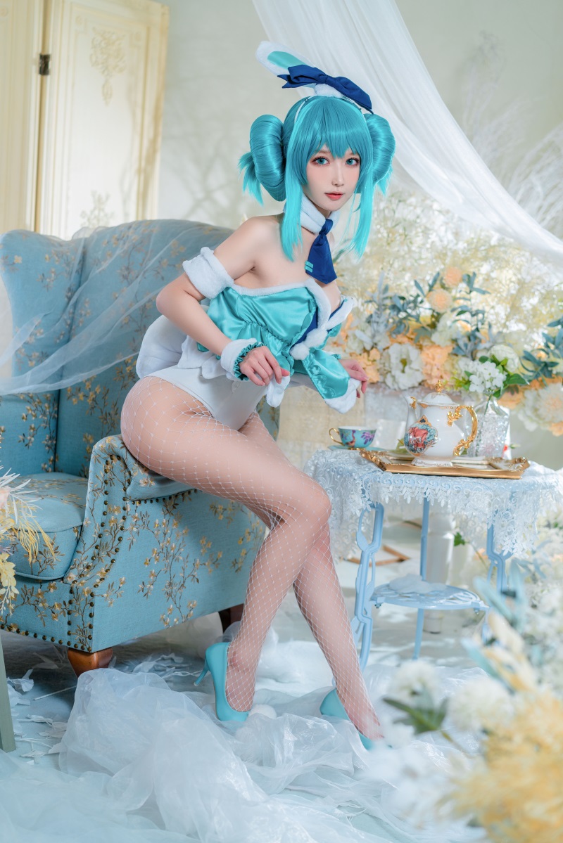 网红Coser@阿包也是兔娘 白兔miku [28P/664MB] 网红写真-第3张