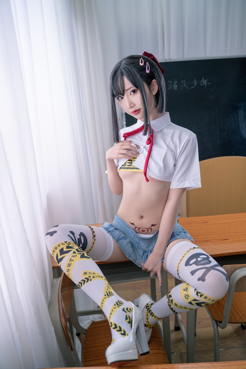 网红Coser@面饼仙儿 短校服胶带 [32P/475MB] 网红写真-第1张