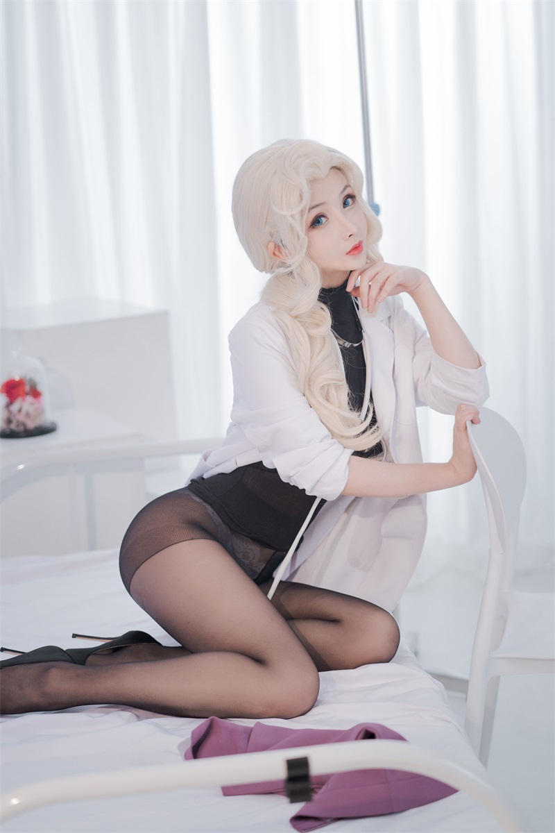 网红Coser@rioko凉凉子 透视装的校医大姐姐 [48P/421MB] 网红写真-第1张